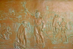 Leonessa, Santuario, bassorilievo in bronzo, metri 2,50x1,10, Italo Crisostomi, 1988.